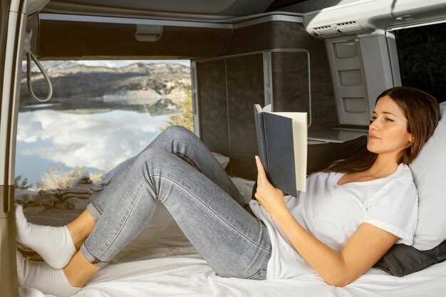 Организация хранения под спальной зоной для освобождения пространства