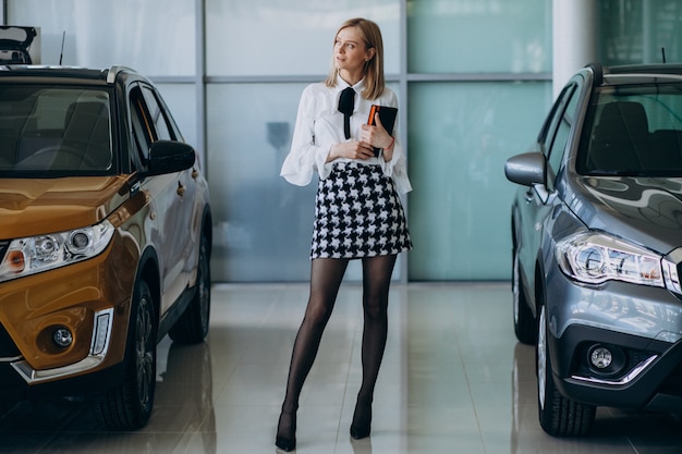 Интерьер и мультимедийные системы: чем отличаются комплектации