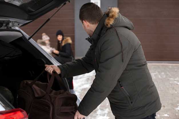 На кузове или внутренней части багажника – визуальный осмотр и аккуратное вытаскивание