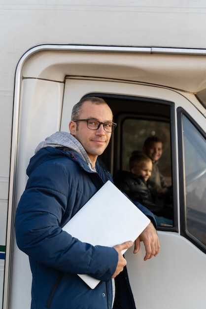 Процесс монтажа габаритных фар на крыше Газели Некст