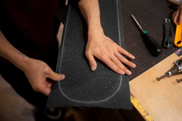 Процесс обшивки подлокотника