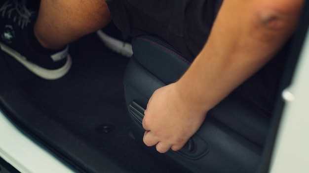 Процесс установки чехлов на сиденья