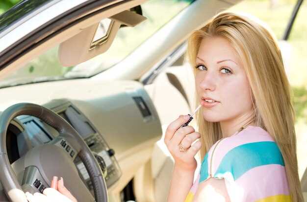 Снятие верхней крышки бардачка